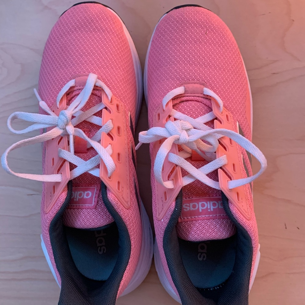 Pink addidas shoes girls size 6 - Picture 2 of 4